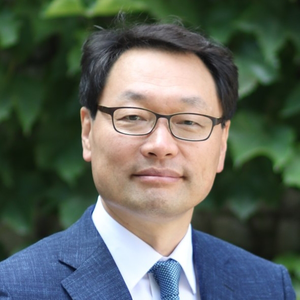 Shin Dong Kim (Professor of the Media School at Hallym University)